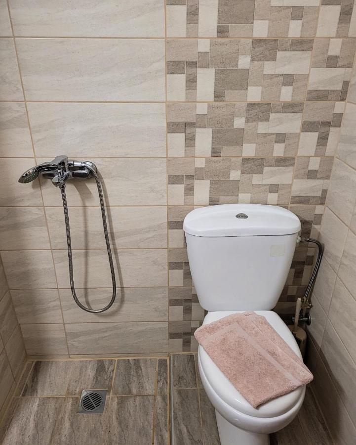 Hotel Arant Мастіхарі Екстер'єр фото