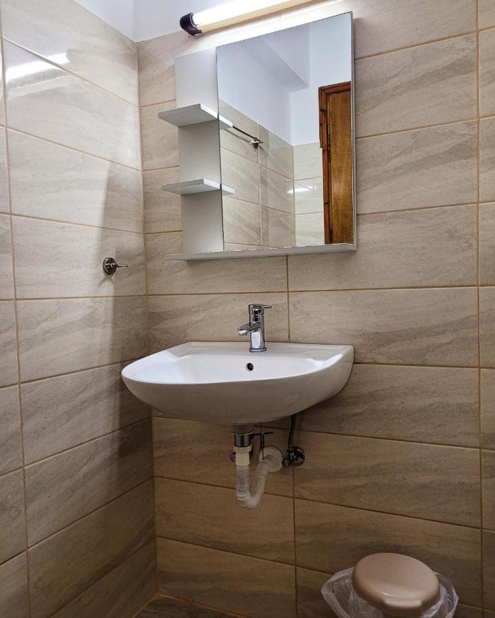 Hotel Arant Мастіхарі Екстер'єр фото